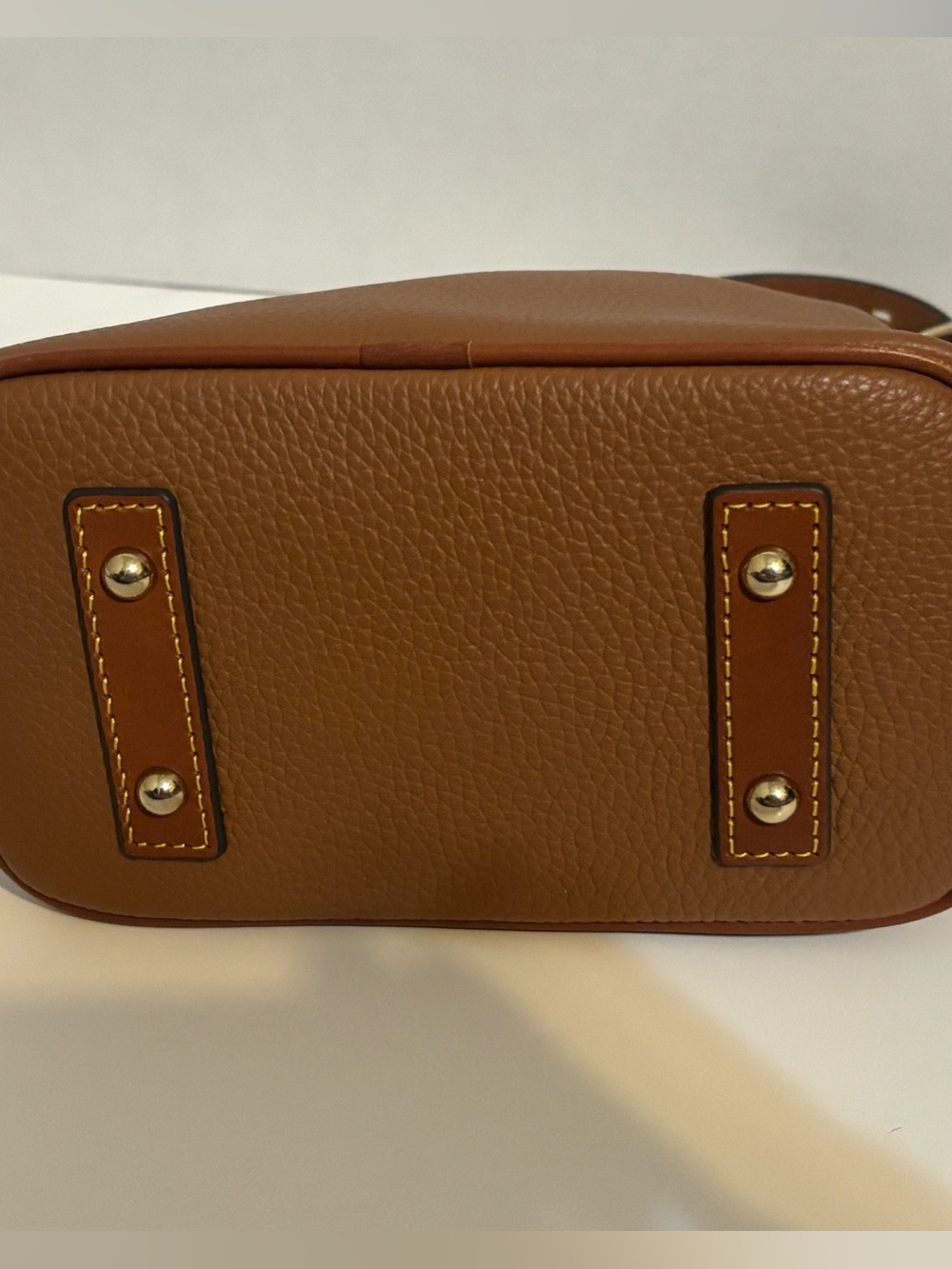 Vintage Classic Dooney & Bourke Pebbled Leather Domed Crossbody in Caramel NWOT - Picture 6 of 8